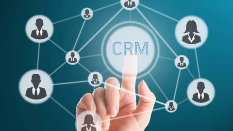 O que é um sistema de gerenciamento de relacionamento com o cliente (CRM)?